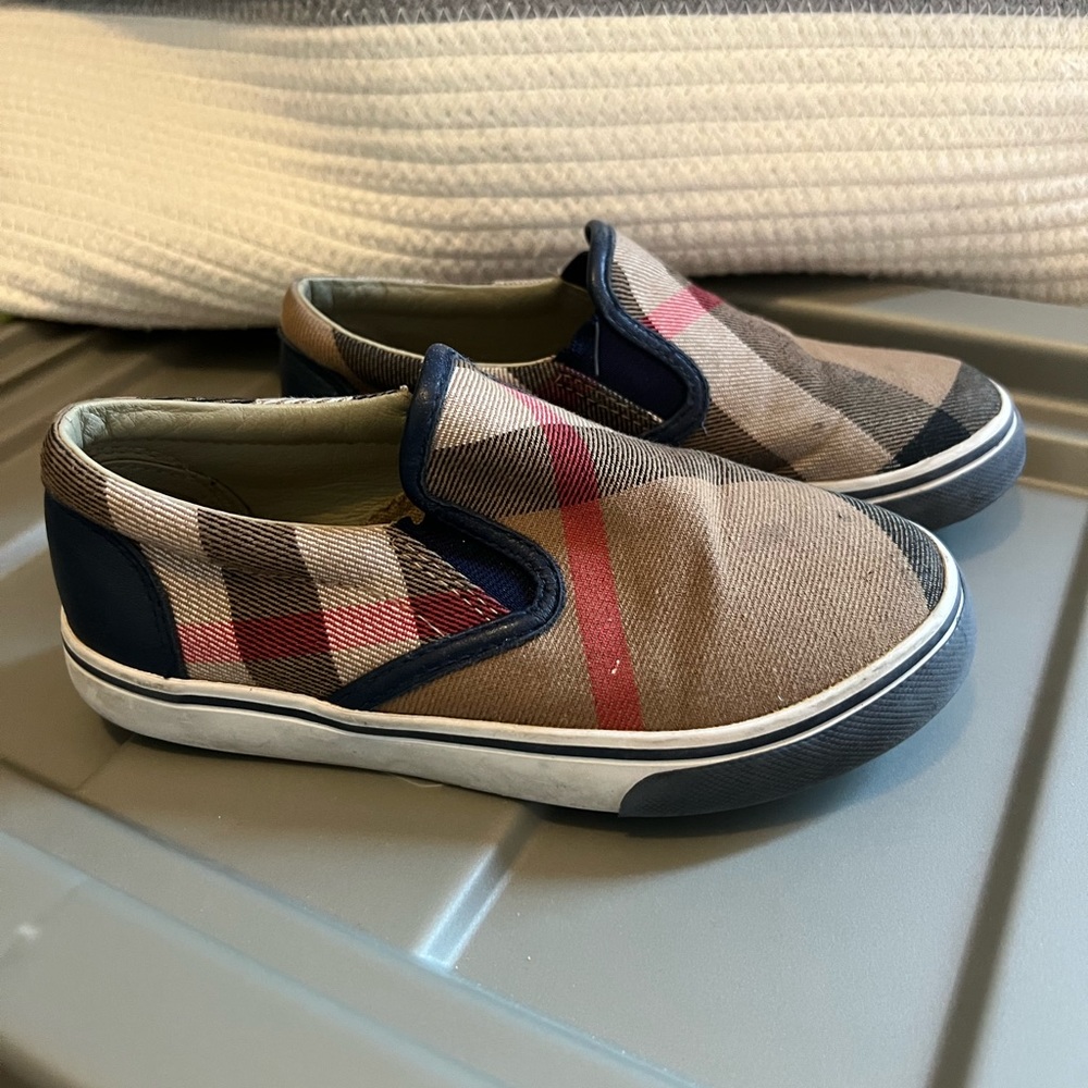 Burberry boys little kid loafer dress shoe size 28